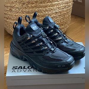 Salomon: Black ACS Pro Advanced sneakers